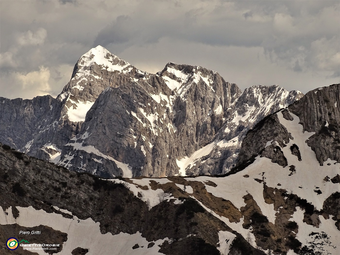 78 Maxi zoom verso la Cima del Fop, baciata dal sole.JPG